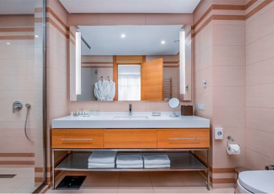 Ванная комната в номере «Стандарт» в санатории Источник Ессентуки - фотография