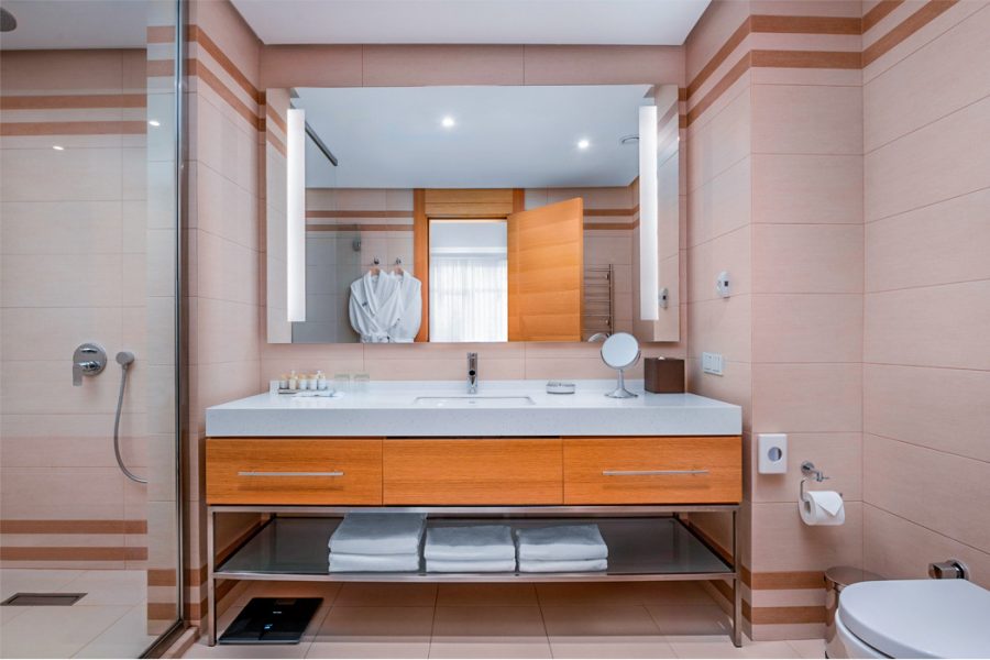 Ванная комната в номере «Стандарт» в санатории Источник Ессентуки - фотография