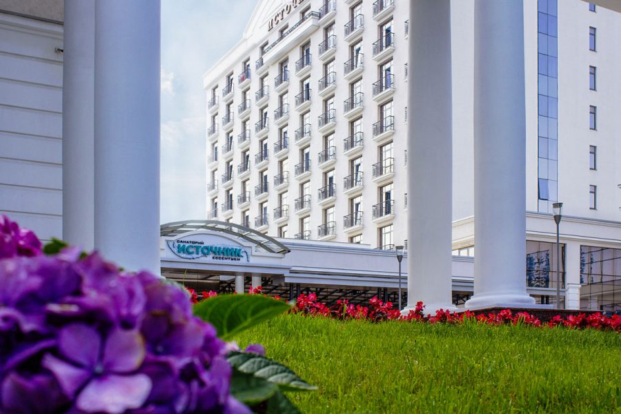 Вид на корпус санатория Источник Ессентуки - фотография