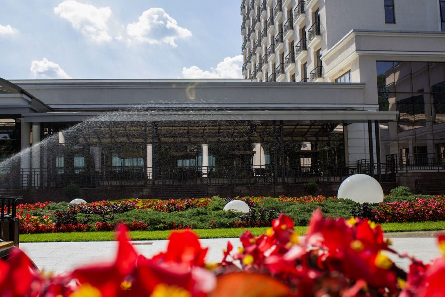 Главный вход санатория Источник Ессентуки - фотография