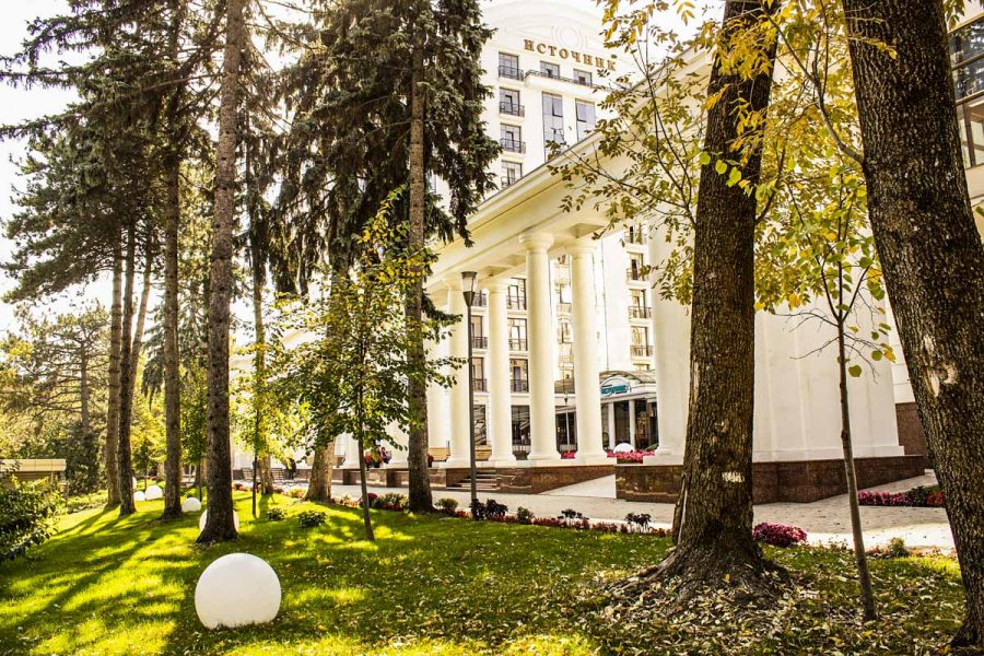 Зеленая зона санатория Источник Ессентуки - фотография