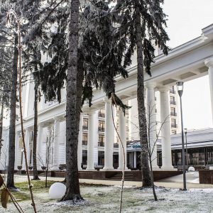 Территория санатория Источник Ессентуки - фотография