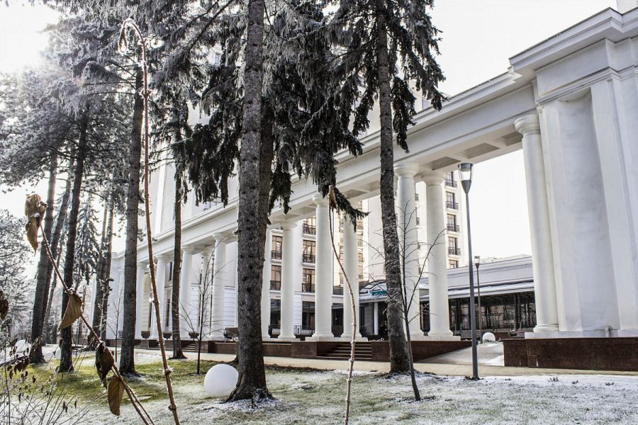 Территория санатория Источник Ессентуки - фотография