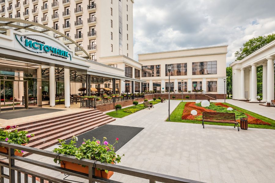 Вид на корпус санатория Источник Ессентуки - фотография