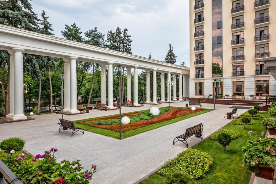 Зеленая зона санатория Источник Ессентуки - фотография