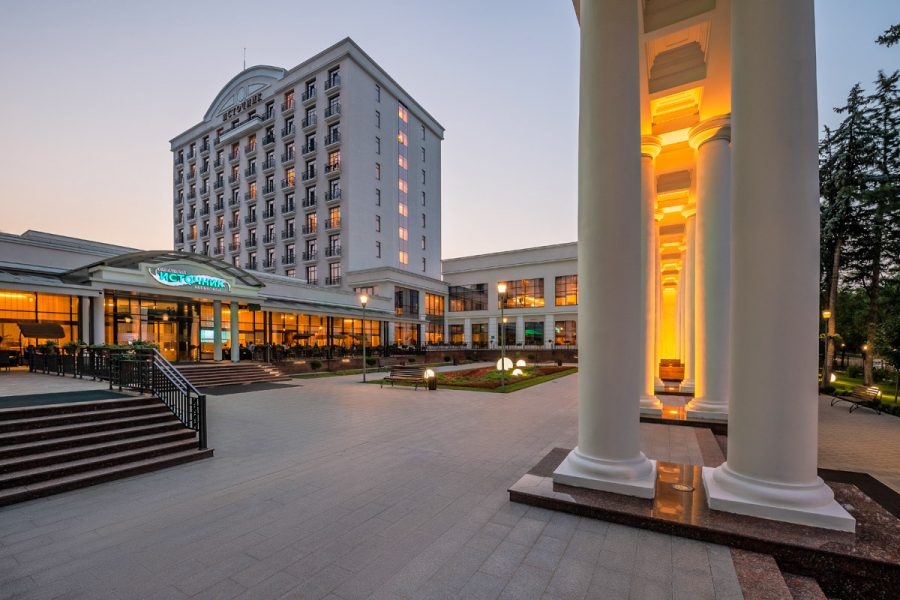 Вид на корпус санатория Источник Ессентуки - фотография