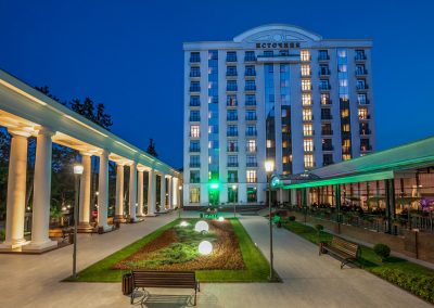 Вид на корпус санатория Источник Ессентуки - фотография