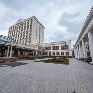 Вид на корпус санатория Источник Ессентуки - фотография